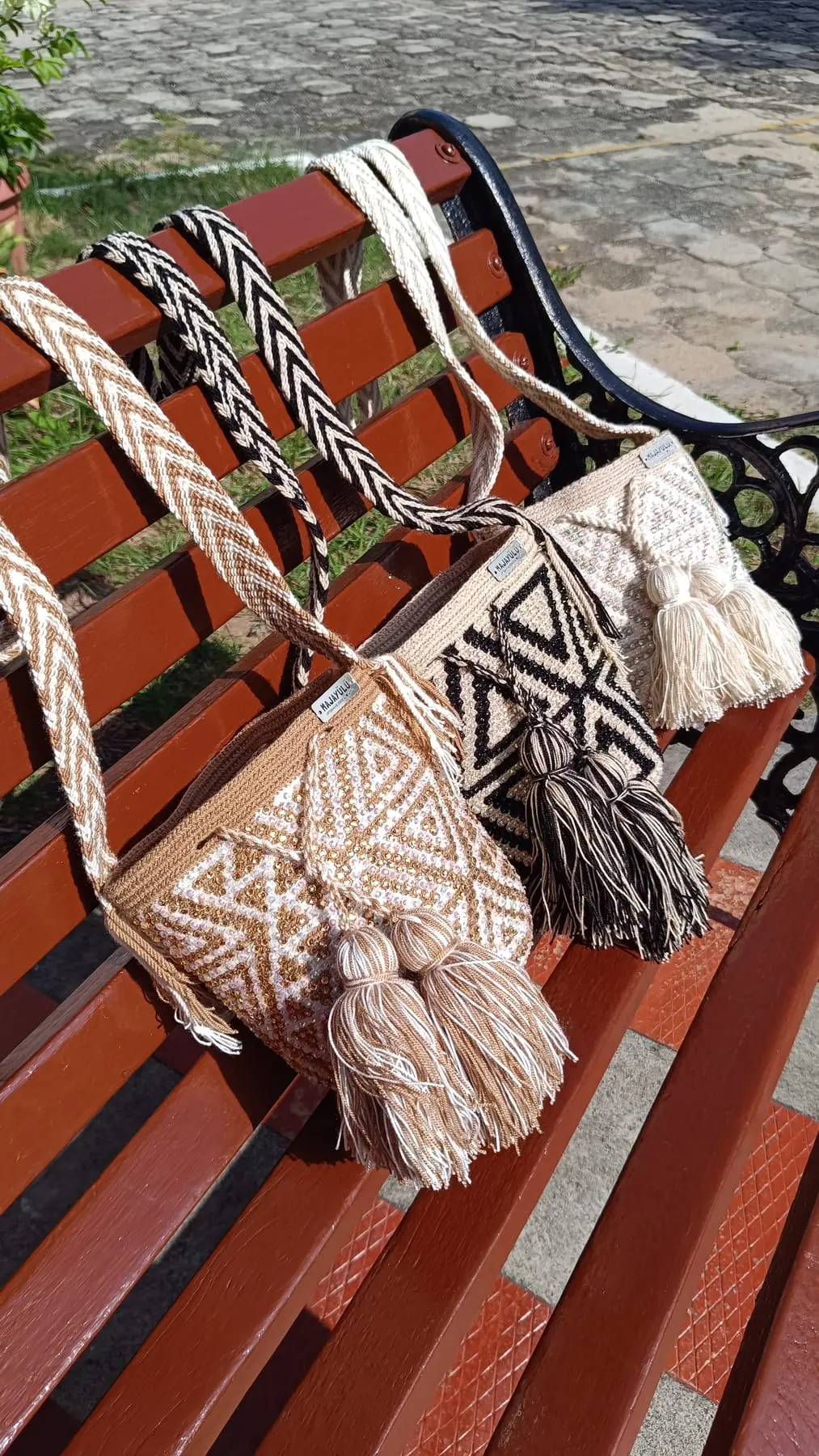 Mochilas wayuu tradicionales tejidas a mano